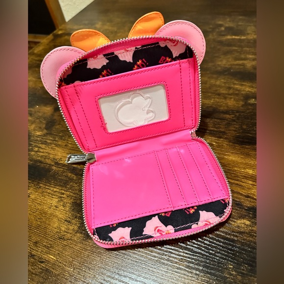 Loungefly Disney Pastel Ghost Minnie Glow in the Dark Women's Zip-Around Wallet - Picture 4 of 4